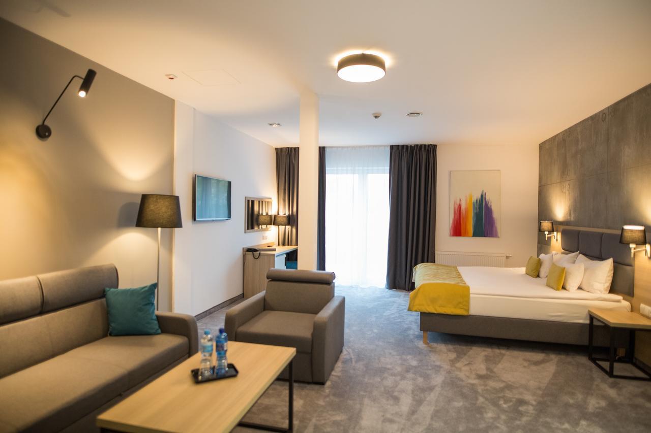 Czarny Staw Hotell Aleksandrów Łódzki Eksteriør bilde